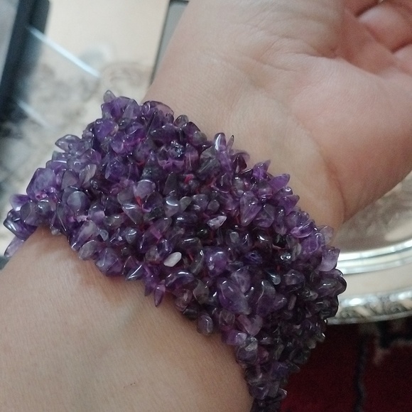 Amethyst Chip Stretch Bracelet - Picture 4 of 7